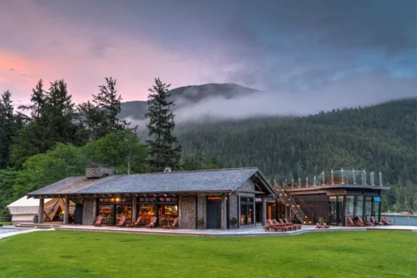 Clayoquot Wilderness Lodge, Beckons