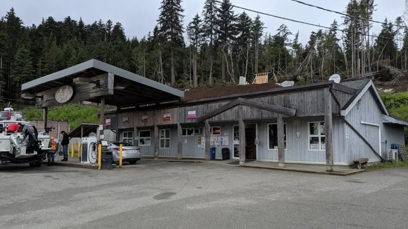 Taaw Naay Gas Station