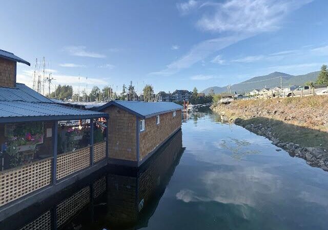 Floathouse Patio & Grill